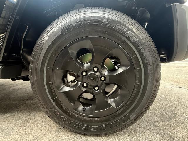 １８インチアルミホイールです。足元から上質さを引き立てる仕様となっております。