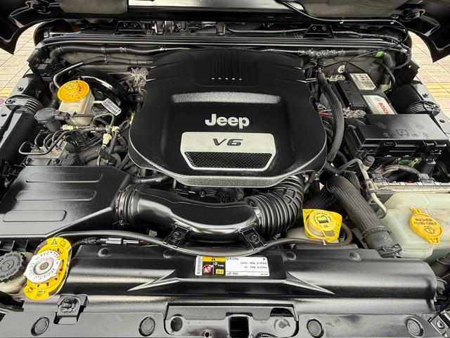 エンジンルームです！車検・点検整備・事故後の修理などは専門のメカニックスタッフがしっかりと対応いたします。安心してアフターサービスはおまかせ下さい！