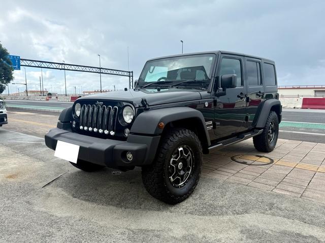 【アクセス】国道５８号線を那覇より北向けメイクマン浦添店手前の交差点をＵターン、約１０メートル先左側の丸貴本社ビルを超え約１０メートル先の同仁病院手前。ジープの看板を目印に！