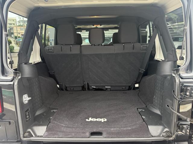 ラゲッジスペースも十分な広さとなっております。趣味が広がる収納スペース！お買い物やアクティビティなどに大活躍です。