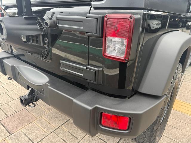 力強い印象を与えるフロントバンパーはＪｅｅｐらしいワイルドなデザインで、存在感と走破性を両立しています。