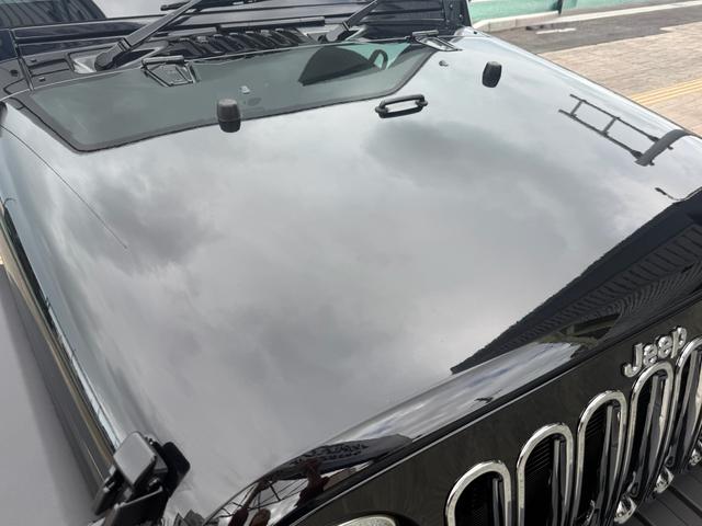 力強いデザインのボンネットフードがＪｅｅｐらしさを際立たせています。フロントからの迫力ある印象が魅力です。