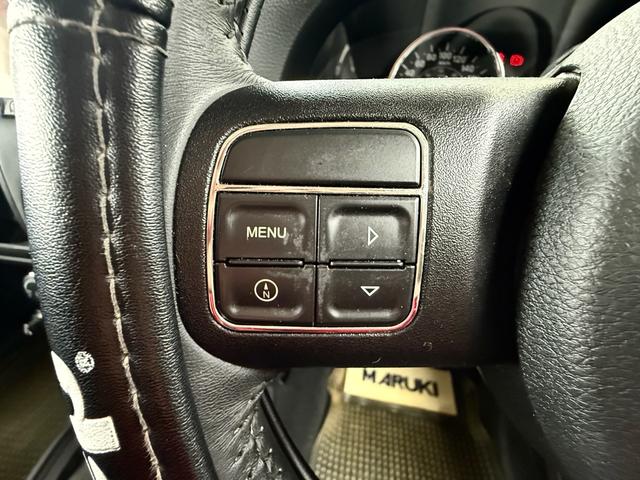 メーターのマルチビューディスプレイの操作等をステアリングで簡単に行えます。