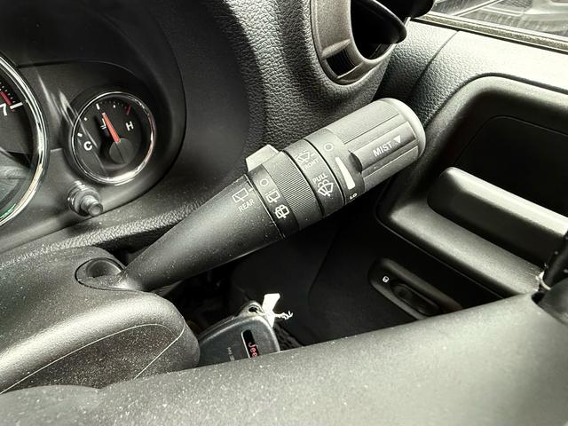 ワイパーウォッシャースイッチです。手元の操作で雨の日でも安心してお乗りいただけます。