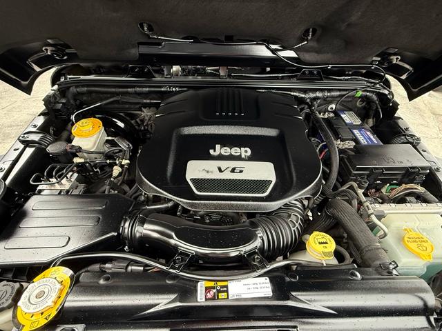 エンジンルームです！車検・点検整備・事故後の修理などは専門のメカニックスタッフがしっかりと対応いたします。安心してアフターサービスはおまかせ下さい！