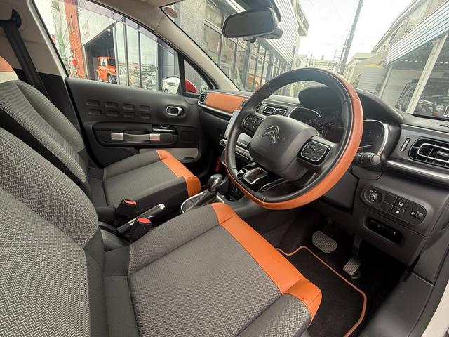 足元も広く長距離ドライブも狭さを感じさず快適にお乗りいただけます。