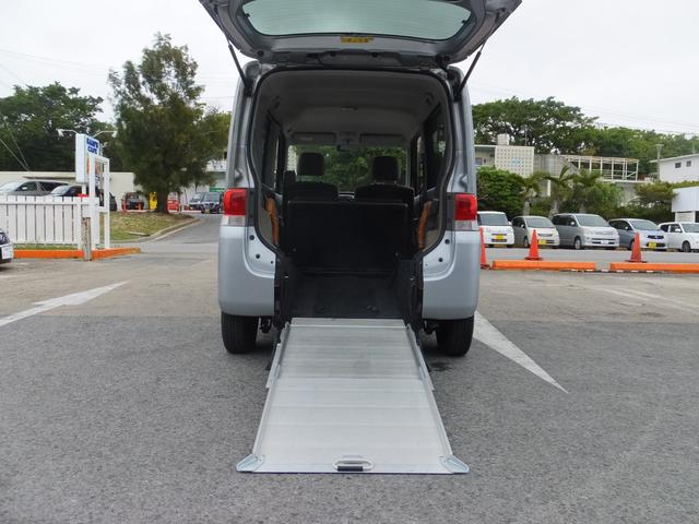 Ｌ　福祉車両　後部スロープ　車椅子電動固定装置(5枚目)