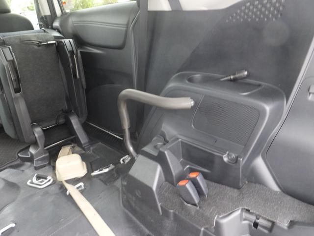 シエンタ Ｘ　福祉車両　後部スロープ　車高調整機能　車椅子電動固定装置　助手席回転シート（10枚目）