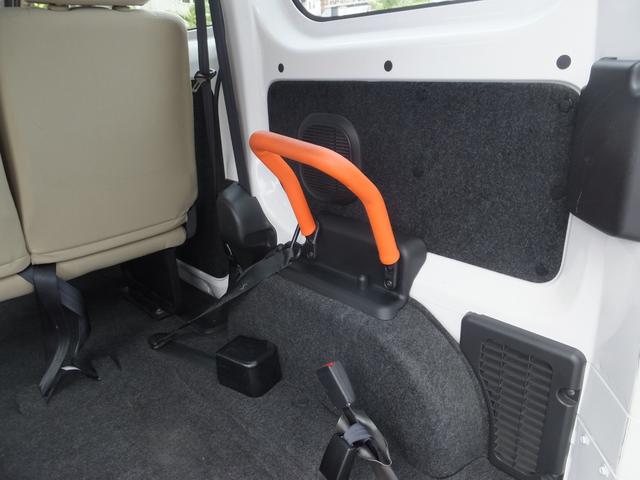 　福祉車両　後部スロープ　車椅子電動固定装置　後退防止装置(8枚目)