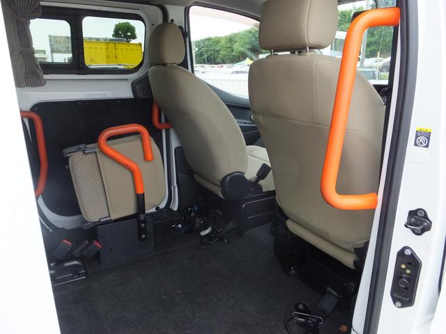 ＮＶ２００バネットワゴン 　福祉車両　車椅子２台積み　リモコンウインチ　車椅子電動固定装置（17枚目）