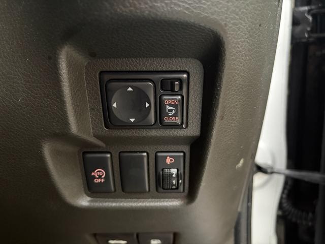 キューブ 15X アイドリングストップ・プッシュスタート・ナビDVDフルセグBluetooth・スマートキーx2(9枚目)