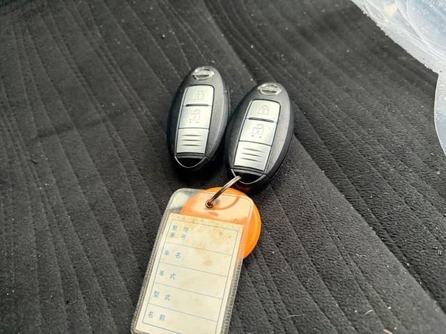 キューブ 15X アイドリングストップ・プッシュスタート・ナビDVDフルセグBluetooth・スマートキーx2(10枚目)