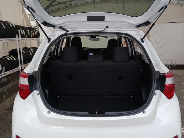 ヴィッツ Ｆ　メモリーナビ　ミュージックプレイヤー接続可　バックカメラ　衝突被害軽減システム　ＥＴＣ（18枚目）