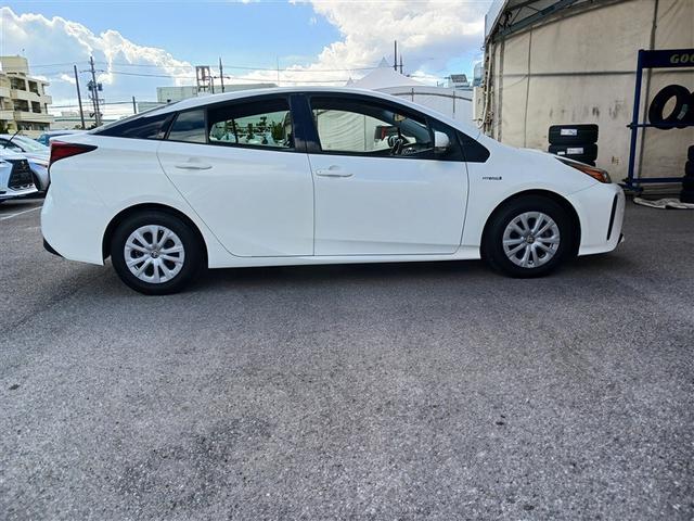 プリウス Ｓ　ＤＶＤ再生　ミュージックプレイヤー接続可　バックカメラ　衝突被害軽減システム　ＥＴＣ　ＬＥＤヘッドランプ（9枚目）