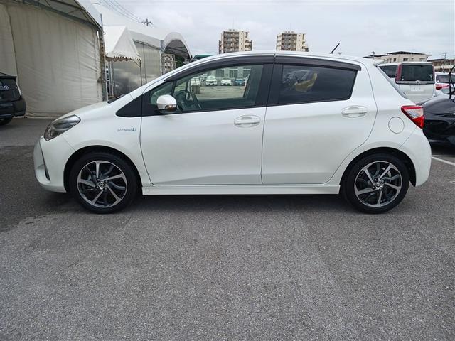 ヴィッツ ハイブリッドU スポーティパッケージ ワンセグ メモリーナビ ミュージックプレイヤー接続可 バックカメラ 衝突被害軽減システム ETC ドラレコ 記録簿(3枚目)