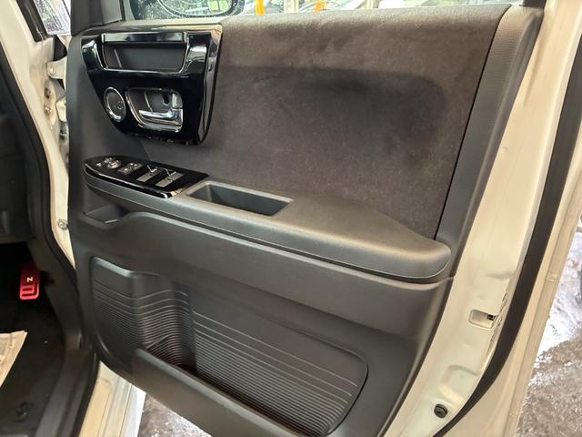 Ｎ－ＢＯＸカスタム Ｌターボ　プッシュスタート　スマートキー　ＥＴＣ　バックカメラ　両側パワースライドドア　ハーフレザーシート　レーダーブレーキ　クルーズコントロール　ＴＶナビ（8枚目）