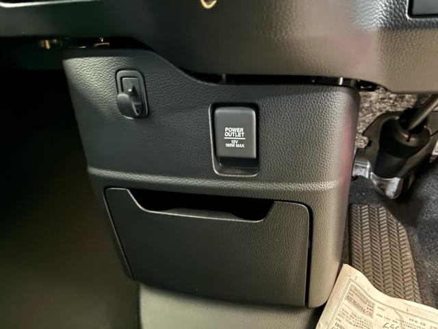 Ｎ－ＢＯＸカスタム Ｌターボ　プッシュスタート　スマートキー　ＥＴＣ　バックカメラ　両側パワースライドドア　ハーフレザーシート　レーダーブレーキ　クルーズコントロール　ＴＶナビ（13枚目）