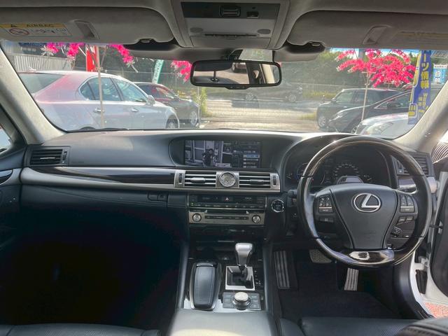 ＬＳ ＬＳ６００ｈＬ　エグゼクティブパッケージ　ＢＴ接続　ＵＳＢ入力端子　フルセグＴＶ　後席モニター　シートヒーター　シートエアコン　パワーシート　シートリフター　障害物センサー　クルーズコントロール　パーキングアシスト　ＬＥＤヘッドライト（12枚目）
