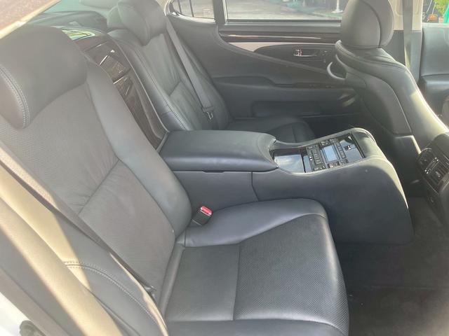 ＬＳ ＬＳ６００ｈＬ　エグゼクティブパッケージ　ＢＴ接続　ＵＳＢ入力端子　フルセグＴＶ　後席モニター　シートヒーター　シートエアコン　パワーシート　シートリフター　障害物センサー　クルーズコントロール　パーキングアシスト　ＬＥＤヘッドライト（13枚目）