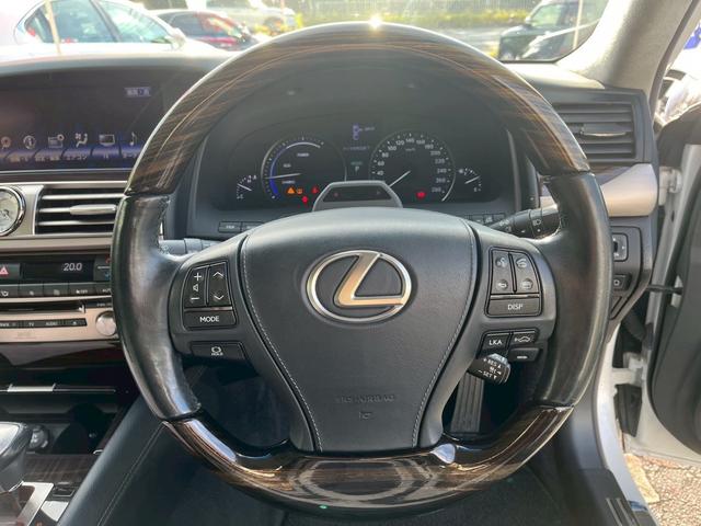 ＬＳ ＬＳ６００ｈＬ　エグゼクティブパッケージ　ＢＴ接続　ＵＳＢ入力端子　フルセグＴＶ　後席モニター　シートヒーター　シートエアコン　パワーシート　シートリフター　障害物センサー　クルーズコントロール　パーキングアシスト　ＬＥＤヘッドライト（17枚目）