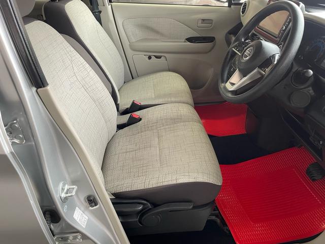 デイズ Ｘ　純正９インチワイドナビＴＶ　プッシュスタート　インテリキー　Ｂｌｕｅｔｏｏｔｈ　　バックカメラ　ステアリングリモコン　ＥＴＣ　アイドリングストップ　ＤＶＤ（4枚目）