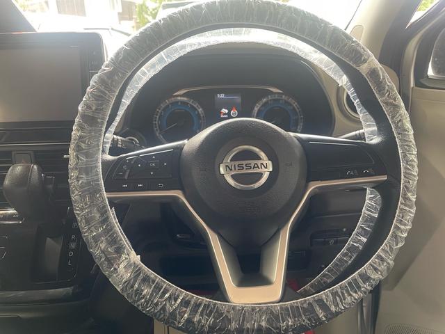 デイズ Ｘ　純正９インチワイドナビＴＶ　プッシュスタート　インテリキー　Ｂｌｕｅｔｏｏｔｈ　　バックカメラ　ステアリングリモコン　ＥＴＣ　アイドリングストップ　ＤＶＤ（5枚目）