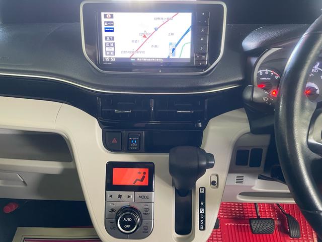 ムーヴ Ｘリミテッド　ＳＡＩＩＩ　プッシュスタート　スマートキー　純正ワイドナビ／ＴＶ　　Ｂｌｕｅｔｏｏｔｈ　　ＥＴＣ　バックカメラ　ＤＶＤ　純正アルミ　レーダーブレーキサポート　ステアリングリモコン　　シートヒーター（9枚目）