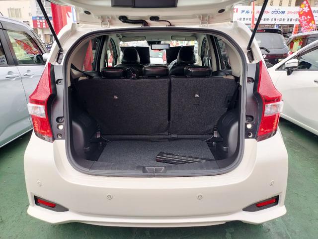 ノート ｅ－パワー　メダリスト　アラウンドビューモニター　レザーシート　Ｂｌｕｅｔｏｏｔｈ　ＤＶＤ　純正７インチナビ　フルセグＴＶ　プッシュスタート　ステアリングリモコン　バックカメラ　レーダーブレーキサポート　純正アルミ　ＥＴＣ（12枚目）