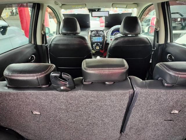 ノート ｅ－パワー　メダリスト　アラウンドビューモニター　レザーシート　Ｂｌｕｅｔｏｏｔｈ　ＤＶＤ　純正７インチナビ　フルセグＴＶ　プッシュスタート　ステアリングリモコン　バックカメラ　レーダーブレーキサポート　純正アルミ　ＥＴＣ（13枚目）