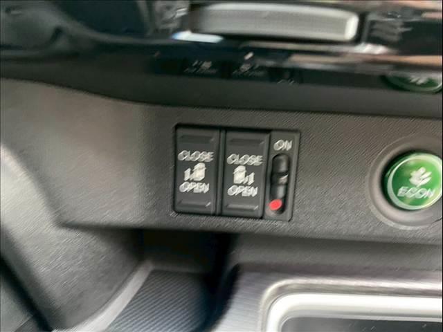 ステップワゴンスパーダ ＨＹＢＲＩＤ　Ｇ　Ｈｏｎｄａ　ＳＥＮＳＩＮＧ（13枚目）