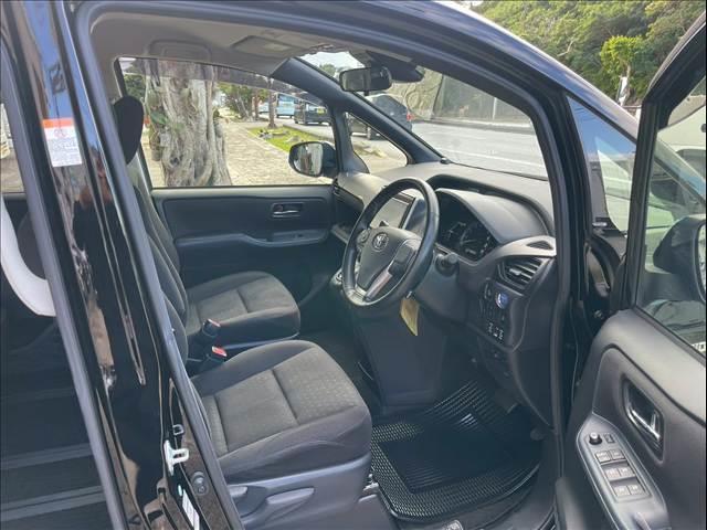 ヴォクシー ＨＹＢＲＩＤ　Ｖ　７人乗り（8枚目）