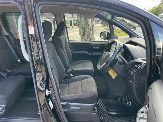ヴォクシー ＨＹＢＲＩＤ　Ｖ　７人乗り（9枚目）