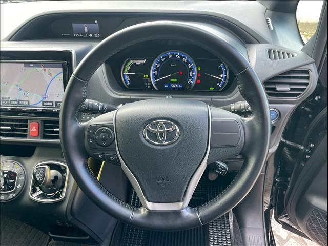 ヴォクシー ＨＹＢＲＩＤ　Ｖ　７人乗り（16枚目）