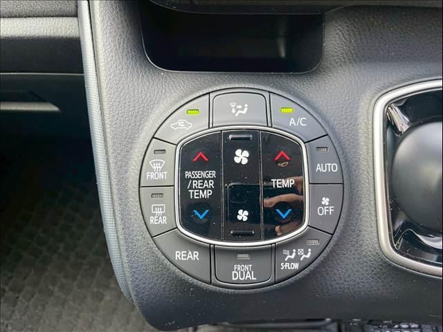 ヴォクシー ＨＹＢＲＩＤ　Ｖ　７人乗り（19枚目）