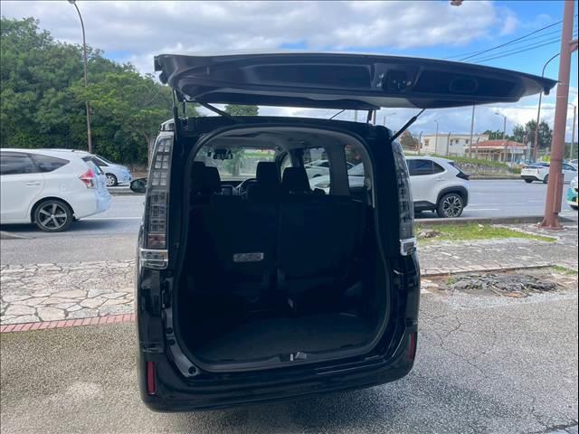 ヴォクシー ＨＹＢＲＩＤ　Ｖ　７人乗り（32枚目）