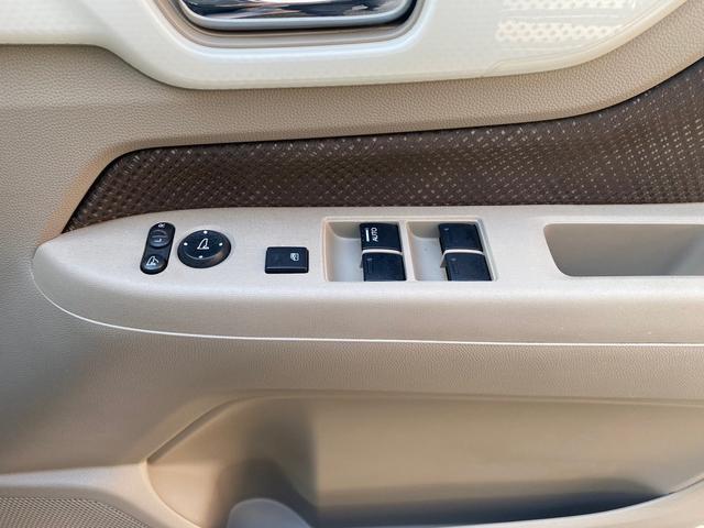 Gコンフォートパッケージ /特別仕様車/スマートキー/プッシュスタート/アイドリングストップ/純正ナビ/フルセグTV/DVD/Bluetooth機能/バックカメラ/ETC/衝突被害軽減ブレーキ/本土無事故車(10枚目)