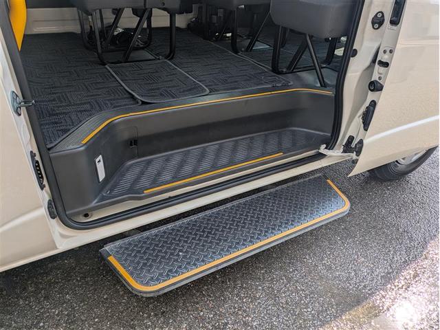 ハイエースワゴン ＤＸウェルジョイン　福祉車両　フルセグ　メモリーナビ　ＤＶＤ再生　バックカメラ　乗車定員１０人　３列シート　記録簿（12枚目）