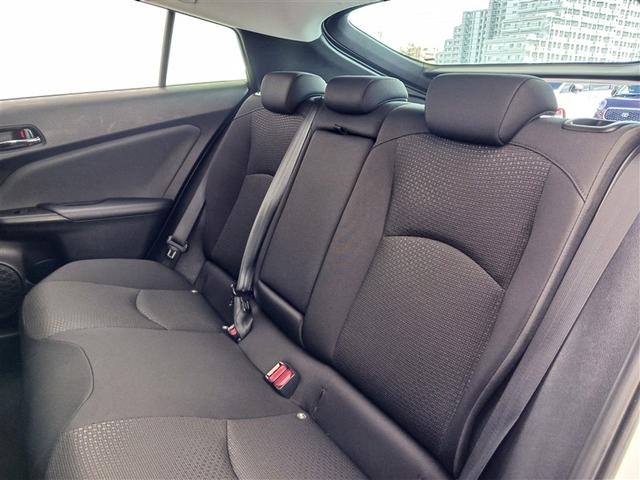 プリウス Ｓ　メモリーナビ　ミュージックプレイヤー接続可　バックカメラ　衝突被害軽減システム　ＥＴＣ　ＬＥＤヘッドランプ　アイドリングストップ（17枚目）