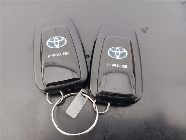 プリウス Ｓ　メモリーナビ　ミュージックプレイヤー接続可　バックカメラ　衝突被害軽減システム　ＥＴＣ　ＬＥＤヘッドランプ　アイドリングストップ（39枚目）