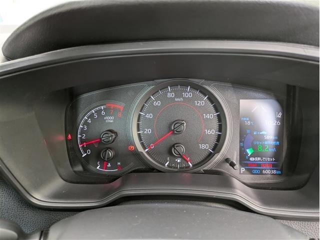マルチインフォメーションディスプレイ付きのメーターです。エコ運転へ導く多彩な情報を表示してくれます。