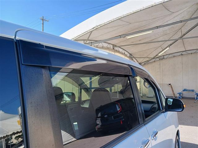 ヴォクシー ZS 煌III バックカメラ ETC 両側電動スライド ウオークスルー 乗車定員8人 3列シート(12枚目)