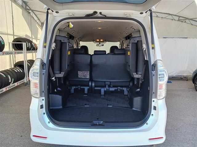 ヴォクシー ZS 煌III バックカメラ ETC 両側電動スライド ウオークスルー 乗車定員8人 3列シート(21枚目)