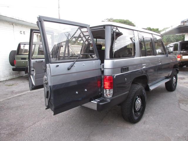 ランドクルーザープラド 純正カラー全ペイント リフトアップ 社外ホイル A/Tタイヤ 丸目ライト 社外メッキグリル サンルーフ LEDテールレンズ オレンジコーナーレンズ タイベル交換済み(17枚目)