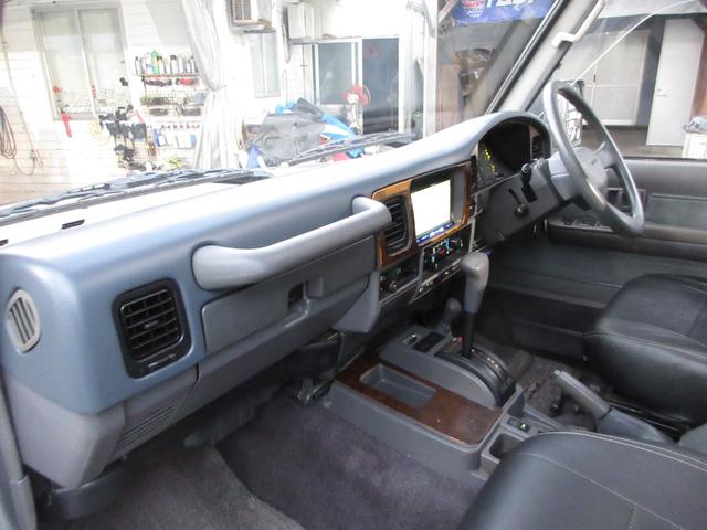 ランドクルーザープラド 純正カラー全ペイント リフトアップ 社外ホイル A/Tタイヤ 丸目ライト 社外メッキグリル サンルーフ LEDテールレンズ オレンジコーナーレンズ タイベル交換済み(24枚目)