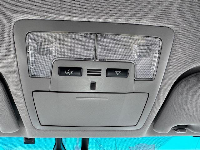 カムリ ハイブリッド　Ｇパッケージ　ＺＳカスタム製スピンドルフェイス　社外１９インチアルミ　フルエアロ　社外ＬＥＤヘッドライト　社外ＬＥＤテールレンズ　プッシュスタート　純正Ｂｌｕｅｔｏｏｔｈ内蔵ＳＤナビ　バックモニター　パワーシート（38枚目）