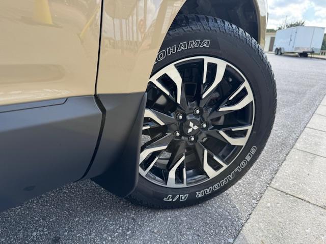 デリカD:5 G ナビパッケージ 1オーナー 4WD 社外サンドベージュオールペン 18インチアルミ バンパープロテクター ヨコハマジオランダーATタイヤ パワースライドドア 純正HDDナビF.S.Rカメラ フリップダウンモニター(16枚目)