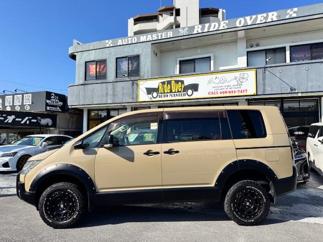 デリカＤ：５ Ｍ　サンドベージュオールペン済　リフトアップ　社外アルミ　ストラーダワイドＳＤナビ　Ｂｌｕｅｔｏｏｔｈ内蔵　２列目シートモニター　パワースライドドア　アンティーク調レザーシートカバー　Ｆバンパーガード（6枚目）