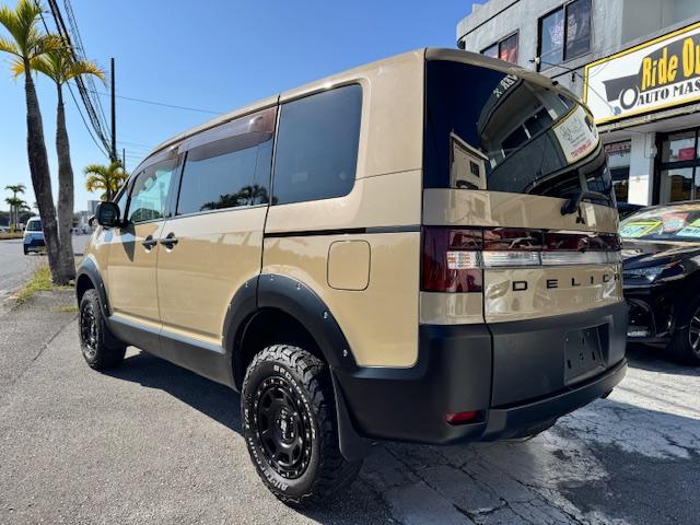 デリカＤ：５ Ｍ　サンドベージュオールペン済　リフトアップ　社外アルミ　ストラーダワイドＳＤナビ　Ｂｌｕｅｔｏｏｔｈ内蔵　２列目シートモニター　パワースライドドア　アンティーク調レザーシートカバー　Ｆバンパーガード（8枚目）