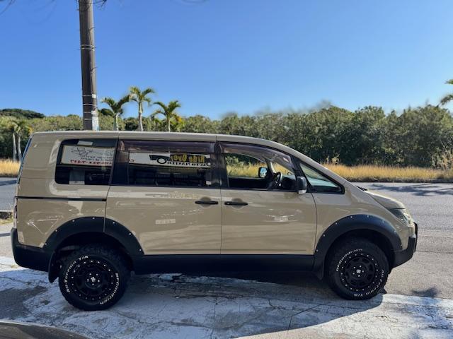 デリカＤ：５ Ｍ　サンドベージュオールペン済　リフトアップ　社外アルミ　ストラーダワイドＳＤナビ　Ｂｌｕｅｔｏｏｔｈ内蔵　２列目シートモニター　パワースライドドア　アンティーク調レザーシートカバー　Ｆバンパーガード（25枚目）