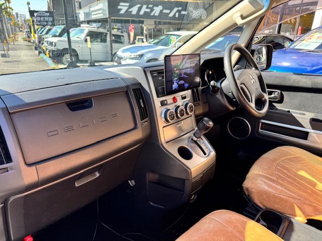 デリカＤ：５ Ｍ　サンドベージュオールペン済　リフトアップ　社外アルミ　ストラーダワイドＳＤナビ　Ｂｌｕｅｔｏｏｔｈ内蔵　２列目シートモニター　パワースライドドア　アンティーク調レザーシートカバー　Ｆバンパーガード（27枚目）